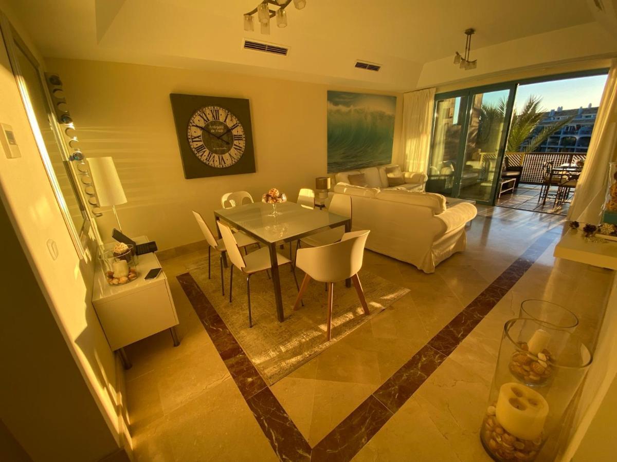 Apartamento Con Terraza Sobre La Marina De Sotogrande ซานโรเก ภายนอก รูปภาพ
